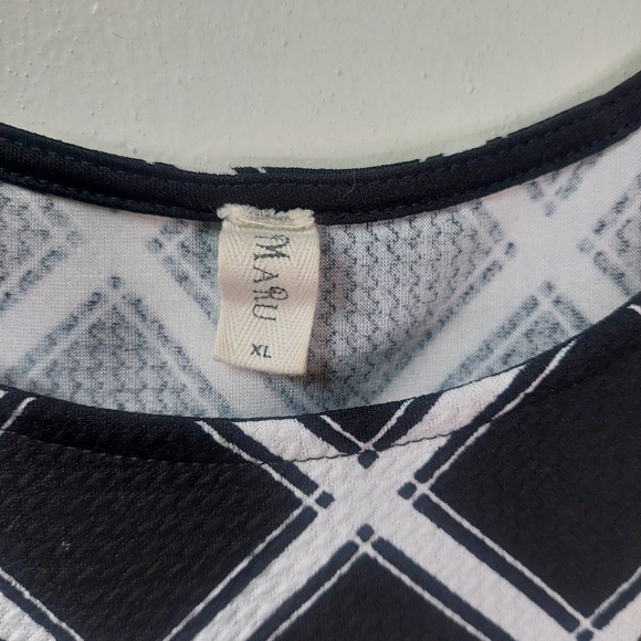 Maru Womens dress - Picture 2 of 3